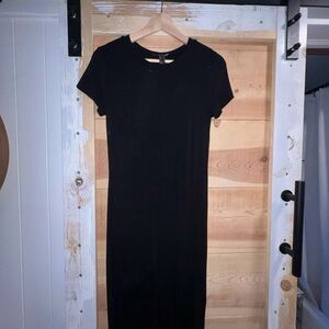 Forever 21 Black Midi Sheath Dress with Short Sleeves and Crew Neck